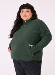 Woman wearing the Sugarloaf Fleece in Pine Green
